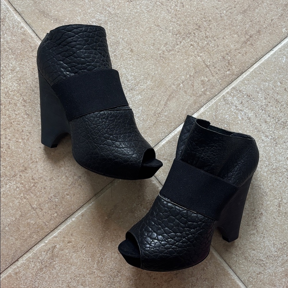 Max Studio Black Pebbled Leather Peep Toe Heeled Mules